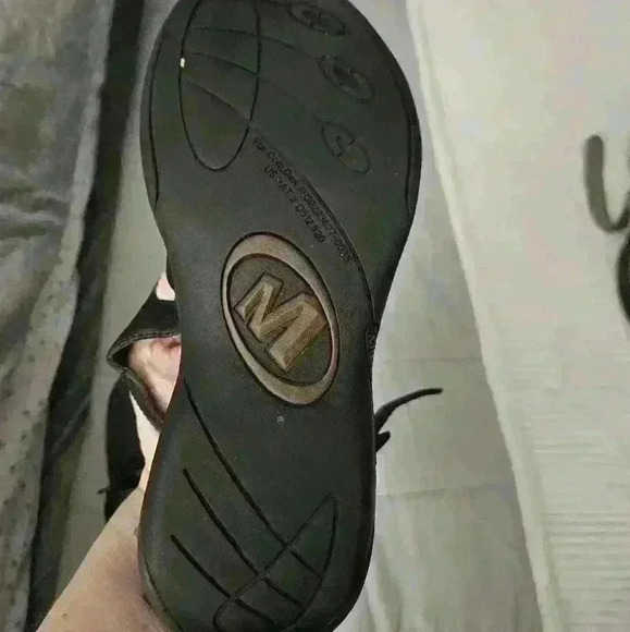 Merrell Black strappy sandals. Size 7. - Picture 10 of 12